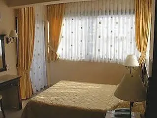 Отель Bonjour
