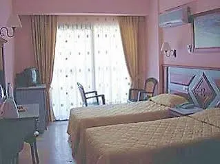 Отель Bonjour 3*